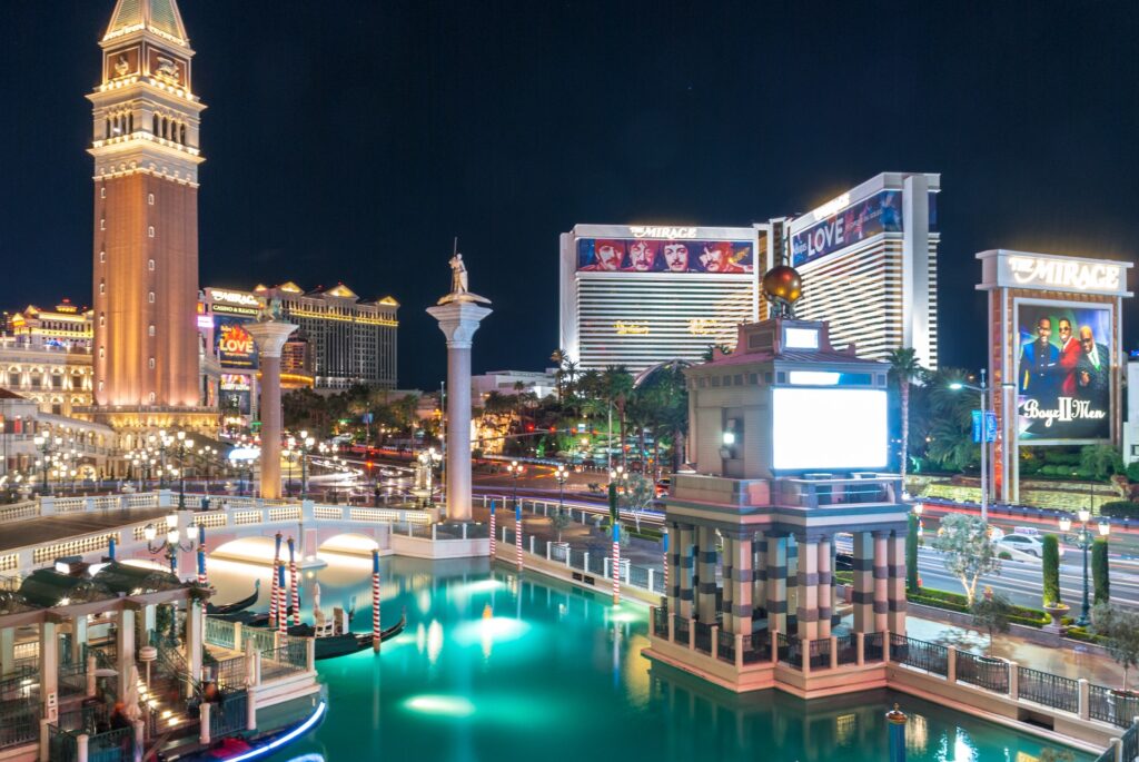 kumar-metropolu-las-vegas'ta-kavga:-sarkici-usher-ve-chris-brown-catisiyor